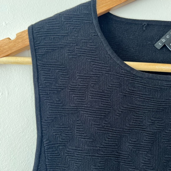 Theory Sleeveless Fit and Flare dress - Picture 4 of 5